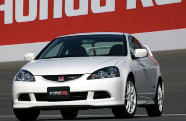 r车标的车型是在赛道上把法拉利兰博基尼按在地上摩擦又摩擦的nsx-r