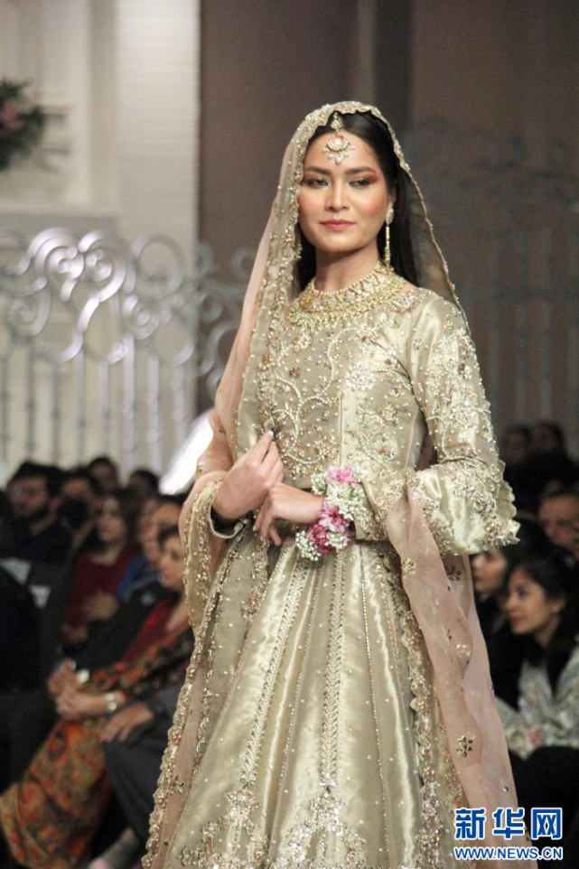 巴基斯坦举办新娘时装周_腾讯新闻