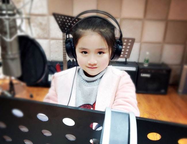 邓伦女儿王亭文凌晨晒舞蹈视频变瘦长高获好评