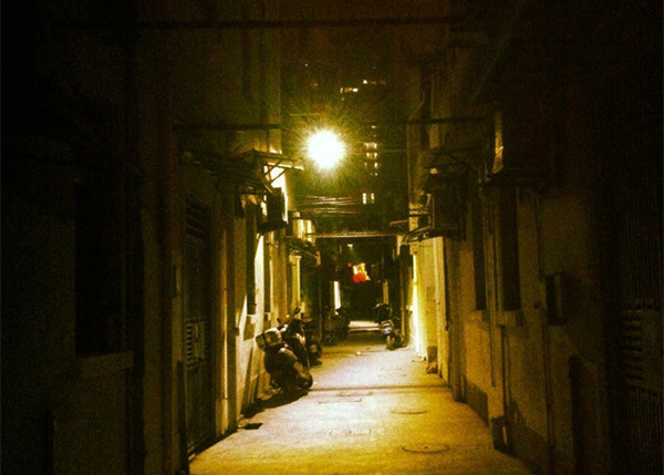 夜晚街头小巷照片图片
