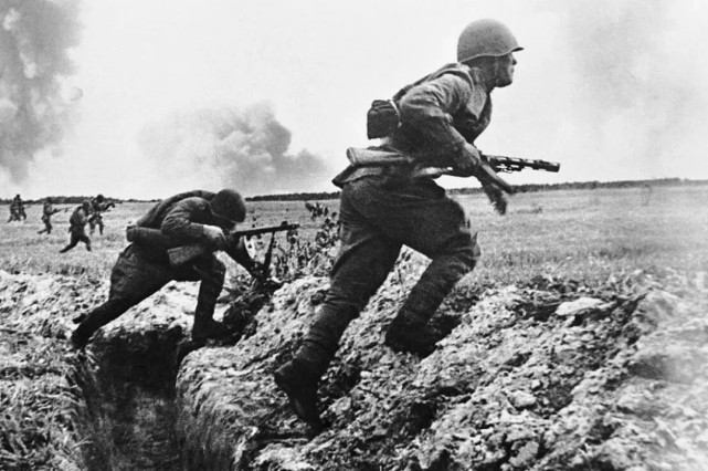 二战后期到冷战初期苏联如何在东欧大陆建立8个红色国家