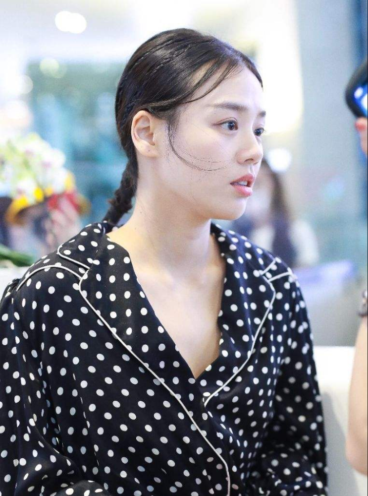 真挺羡慕马思纯的体质胖身材不胖脸蛋一身黑裙也不平庸