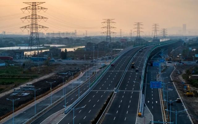 橫跨路橋椒江台州灣新區台州市區這條大動脈今日通車