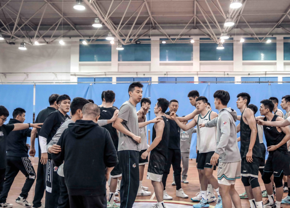 李金效 CBA三消息：江苏不会再签外援，李金效恢复良好，山西三雄22篮板