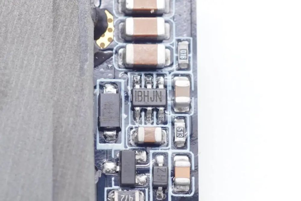 小米两款120W充电器MDY-13-ET和MDY-12-ED拆解对比_腾讯新闻