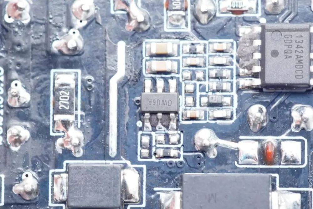小米两款120W充电器MDY-13-ET和MDY-12-ED拆解对比_腾讯新闻