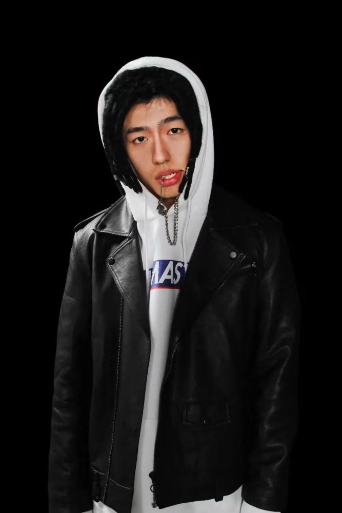 double zhuo-卓卓 贵阳独立音乐人,滇声气成员《中国有嘻哈》热门选手