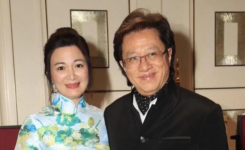 也许是命运之神也看不下去,在陈少霞46岁那年,一个叫李文辉的男人出现