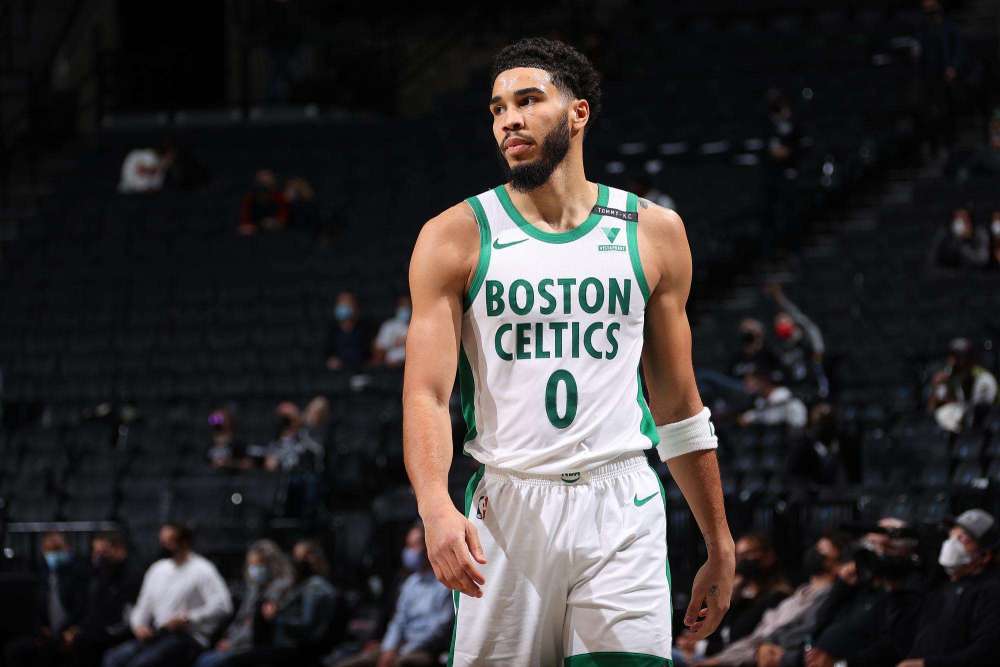 詹姆斯 NBA现役十大攻防一体球星：快船王炸组合上榜，詹姆斯无缘榜首