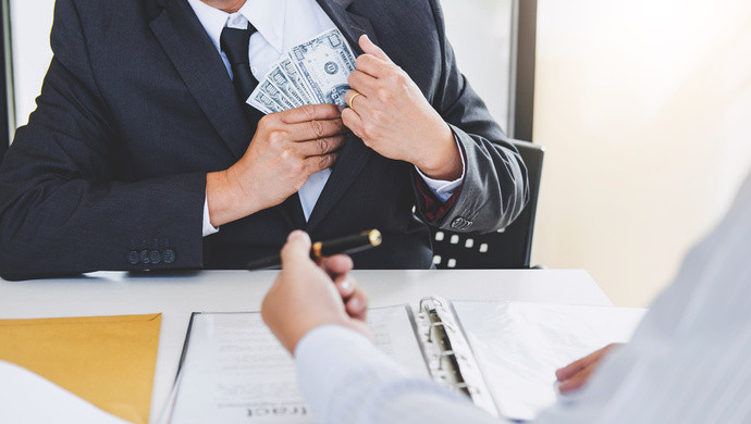 大搞权钱交易的政法委书记被双开