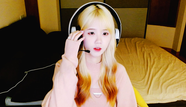 王者荣耀张老三被忽悠了丝袜女神卢卢biu虎牙首秀未能如约露脸