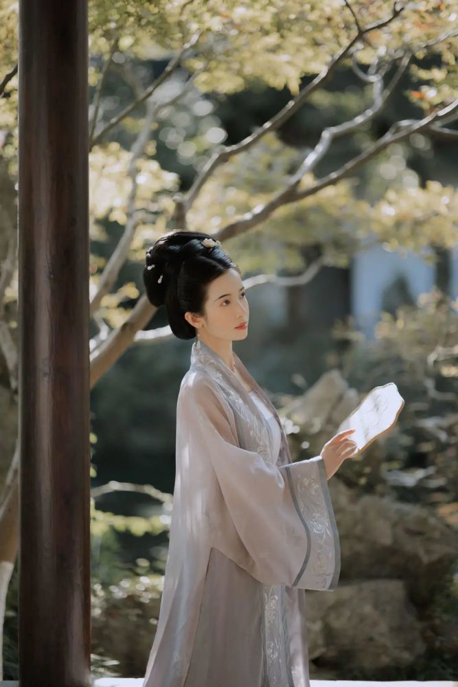 江南女子精致侧颜唯美古风