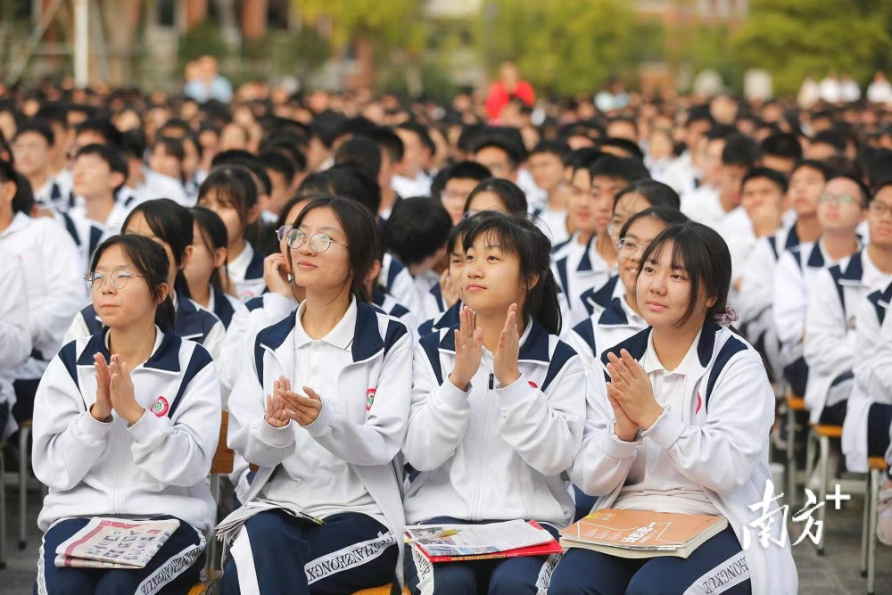 校友捐助超百万教育基金助力中山市桂山中学发展