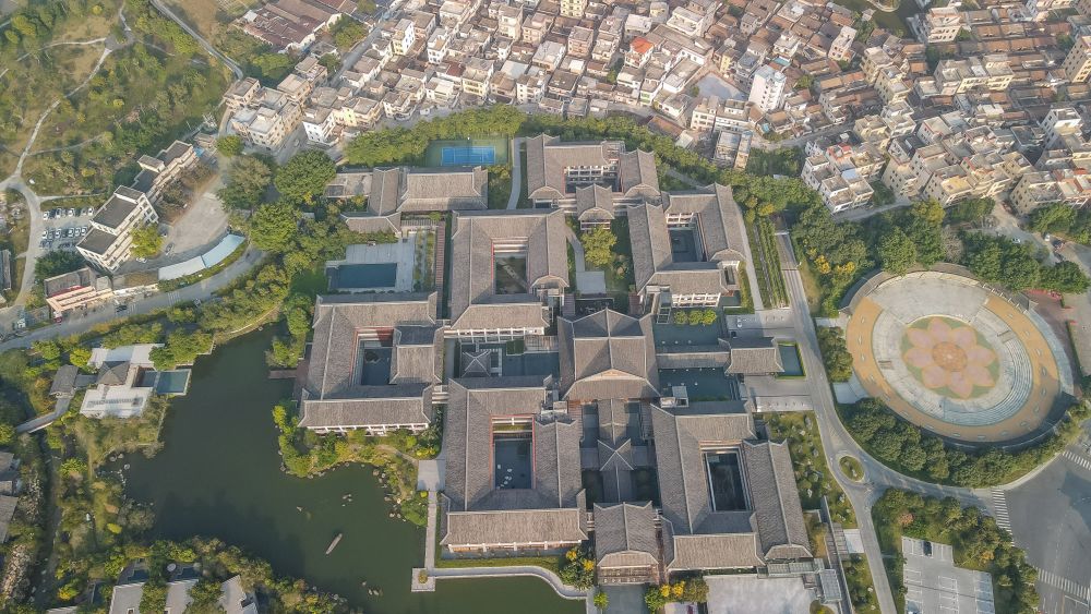 有六座庭院式主楼分别以一祖,二祖,三祖,四祖,五祖和六祖命名,整个