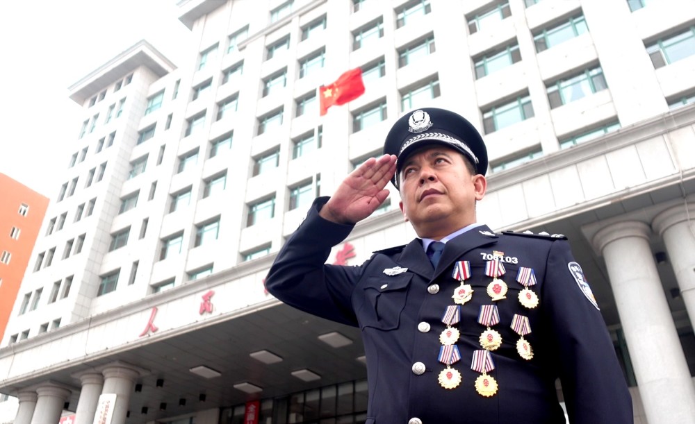 前郭县公安局刑事侦查大队大队长张晓辉:67赤胆忠诚护民安_腾讯新闻