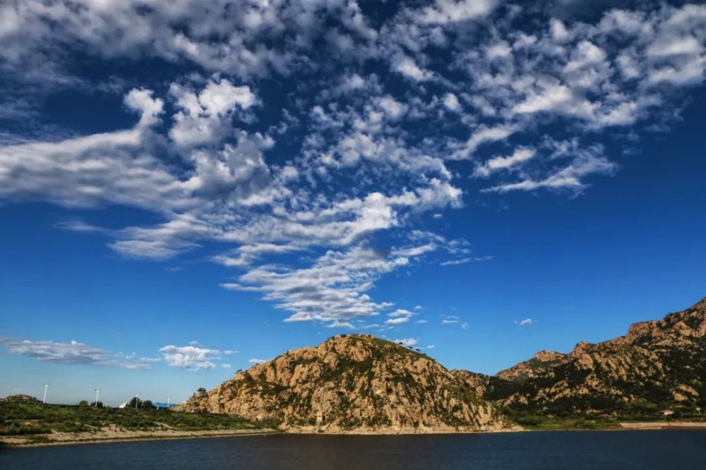 锦绣昌黎云蒸霞蔚山连水田小红作品