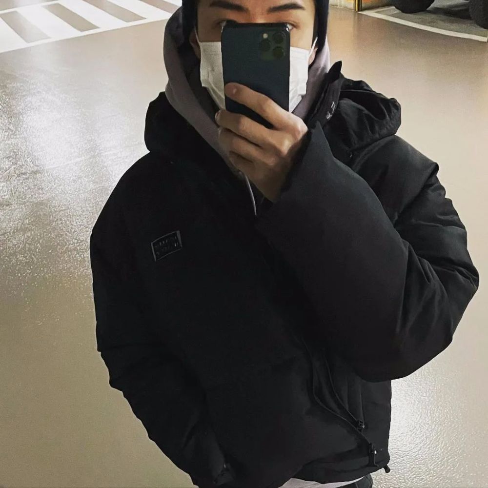 吴世勋最新自拍照:眉毛说我要独自出镜!_腾讯新闻