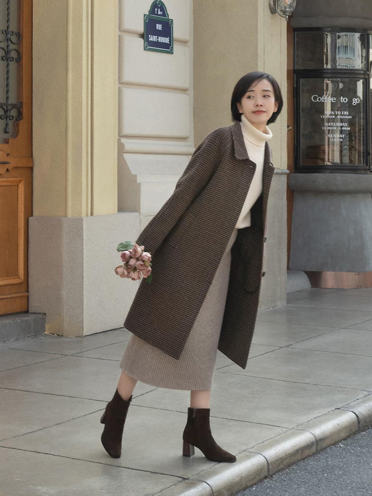“李湘”离婚后更年轻时髦，穿毛绒大衣富态十足，不扮嫩、不老气大内密探零零性