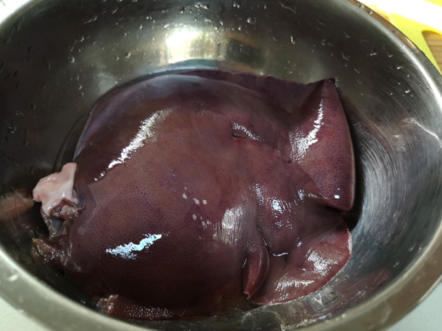 猪肝最忌用清水洗等于没洗厨师教你正确方法又嫩又香还不腥