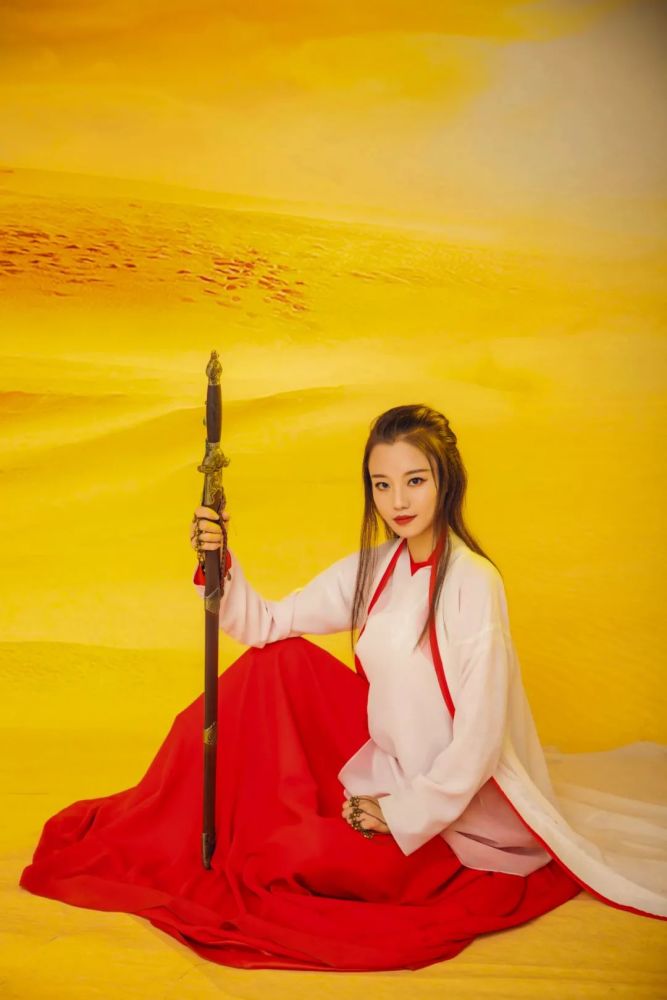 又美又飒这位武英级上海女孩被百万粉丝追着问女侠收徒吗