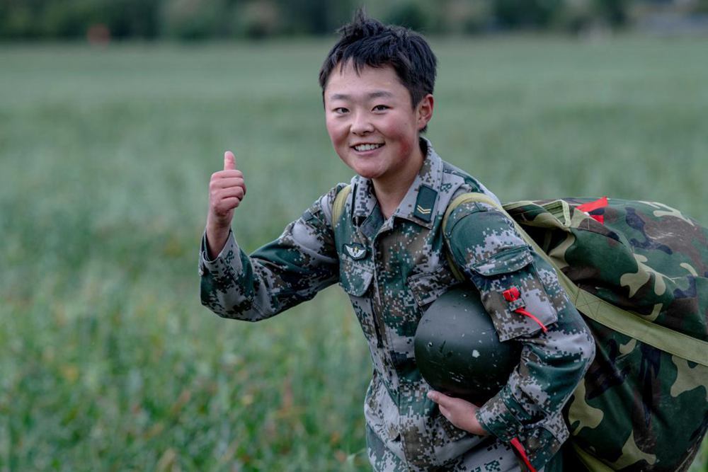 西藏女兵雪域最美格桑花