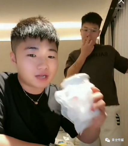 球球自曝整容动手术部位白小白讲述赵本山老师被球球套路趣事