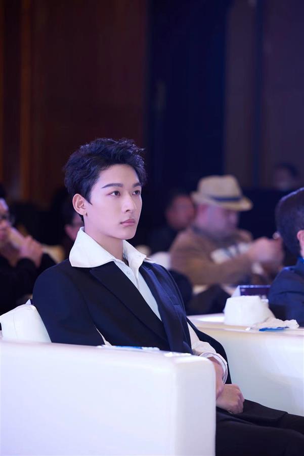 湖北青年演员张晚意荣获年度新锐演员,下部戏要演缉毒警!