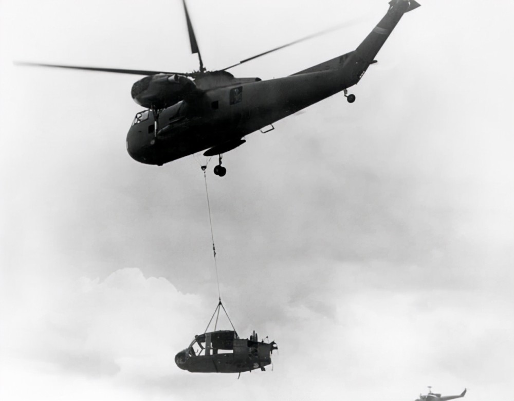 ch-37"摩哈维人"重型运输直升机ch-37直升机,空重9.