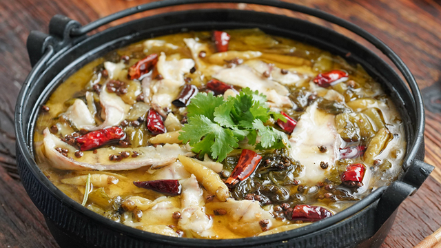 川菜泡菜鱼的家常做法鱼肉鲜嫩爽滑酸香开胃让你食欲大增