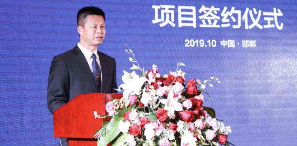 公开资料显示:徐新建是江苏人,现年57岁,现任太阳雨控股集团有限公司