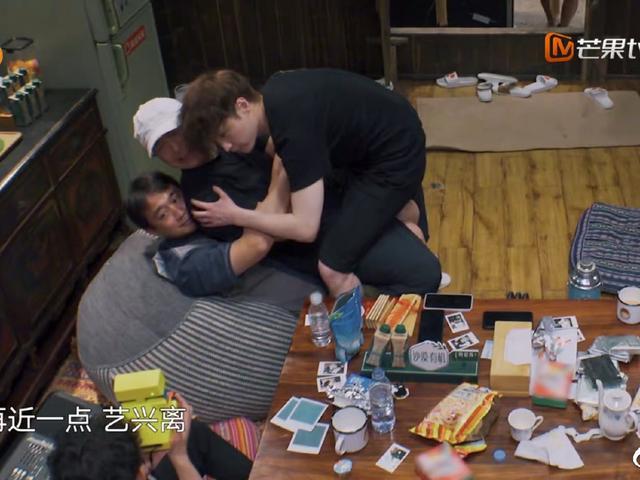 而且,艺兴和师父还要一起参加《向往的生活》第六季的录制,师徒俩在