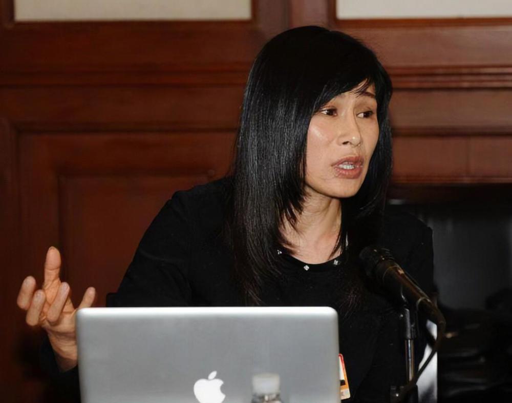 27年前,挂着冰刀参加冬奥会,坐着轮椅回国,叶乔波经历了什么?