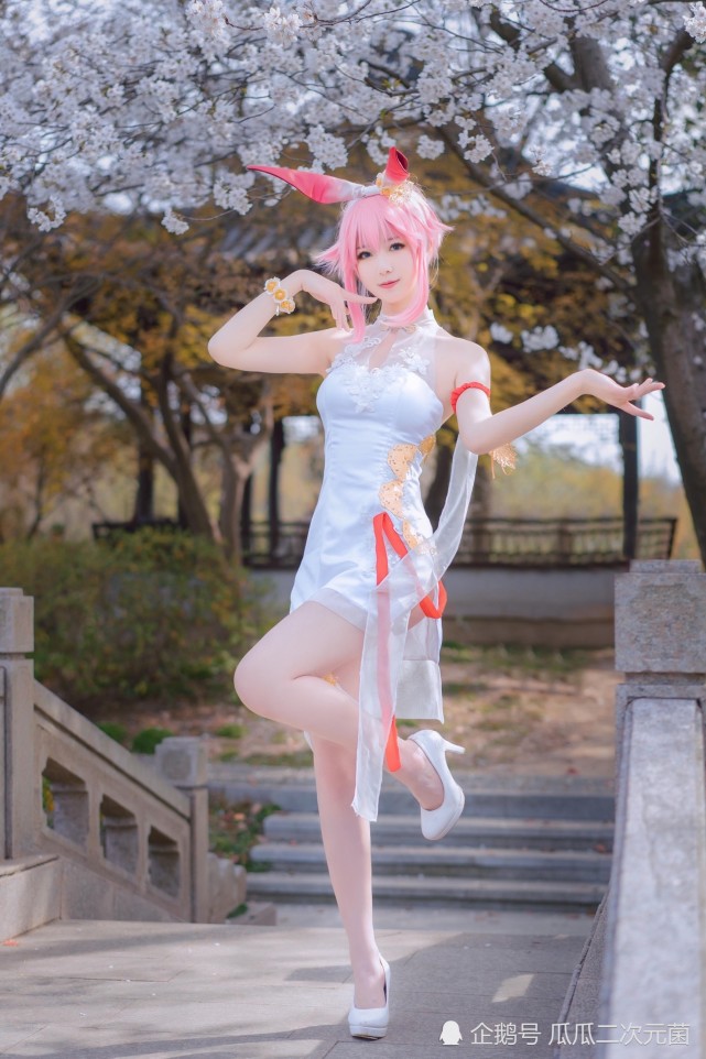 cos欣赏丨崩坏学园·八重樱丨可别搞错了～我不是兔子,是狐狸哦!