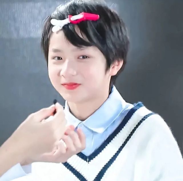 刘耀文超萌头像 表情包:奶呼呼的小狼崽太可爱了!