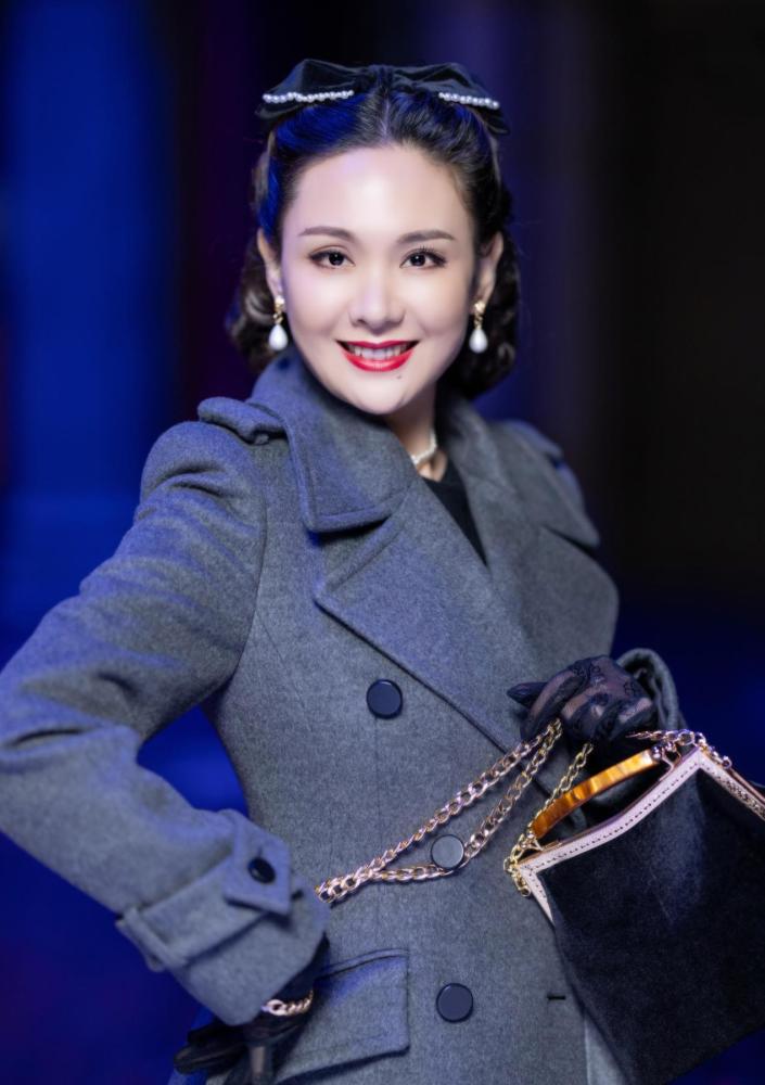 程莉莎晒合照为郭晓冬庆生,儿子带老爸去游乐园,生日礼物有新意