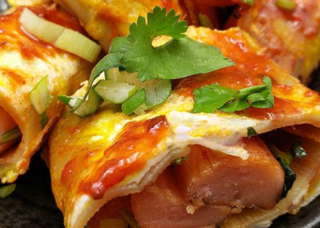 分享烤冷面的简单做法,黑龙江地方特色,美味又解馋,家人都爱吃