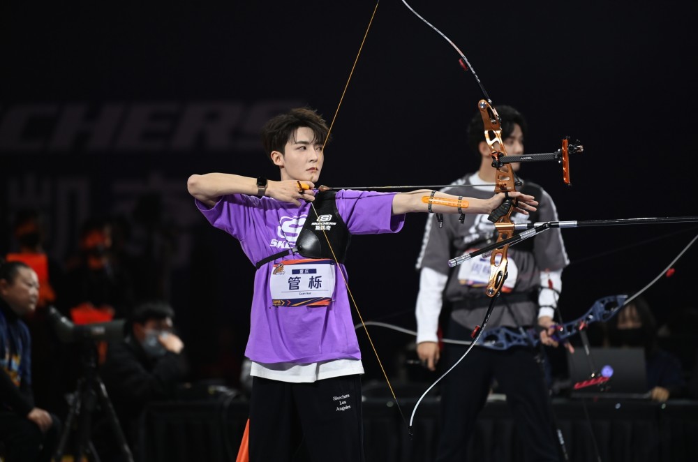 超新星男子射箭管栎成功卫冕腾讯美女主播成为新女飞人