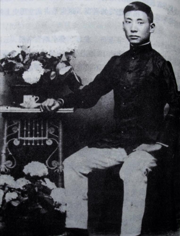 他就是龙云和龙绳曾.这到底是怎么回事呢