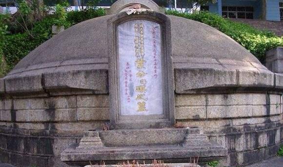 叶琪离世后,广西文武官员都陷入悲痛之中.