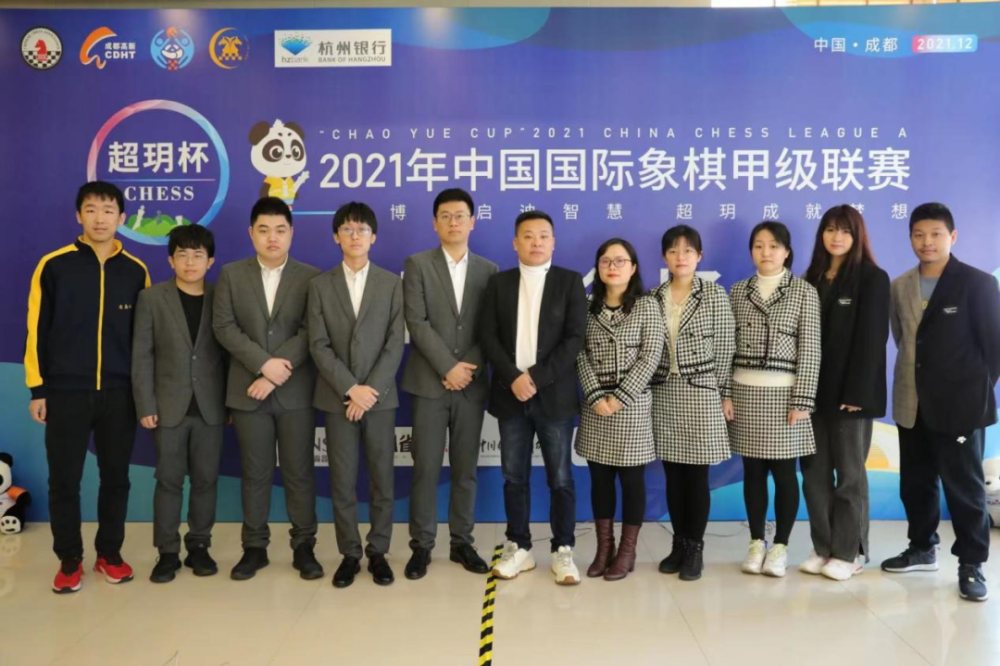棋手合影本次比赛由国家体育总局棋牌运动管理中心,中国国际象棋协会