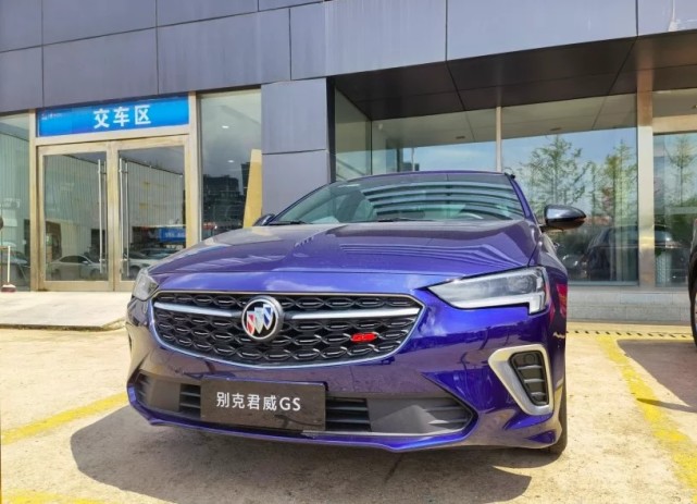 别克君威gs实车到店 这蓝色的涂装 2.0t的动力 够运动