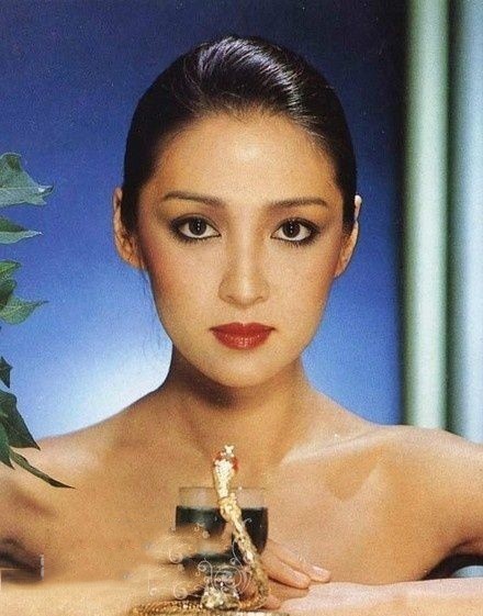 美貌不输林青霞,越老越通透的胡因梦不愧为"台湾第一美女"_腾讯新闻