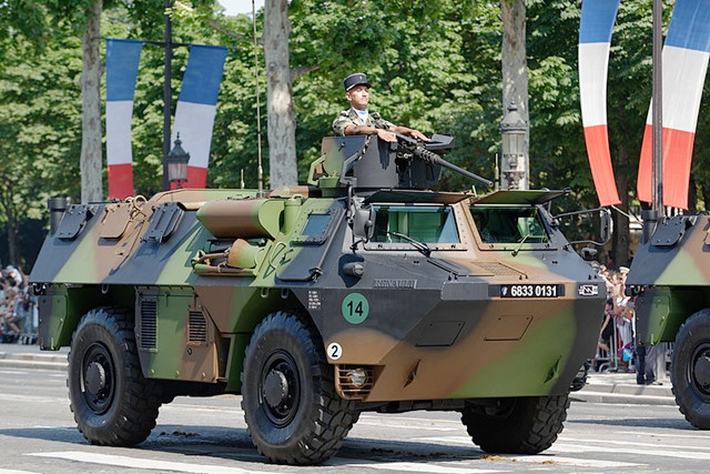 法国现役装甲车图片