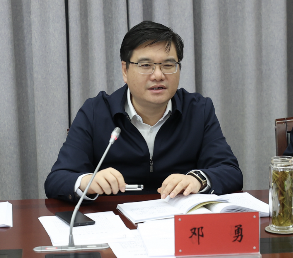 今天县领导们来了一场头脑风暴