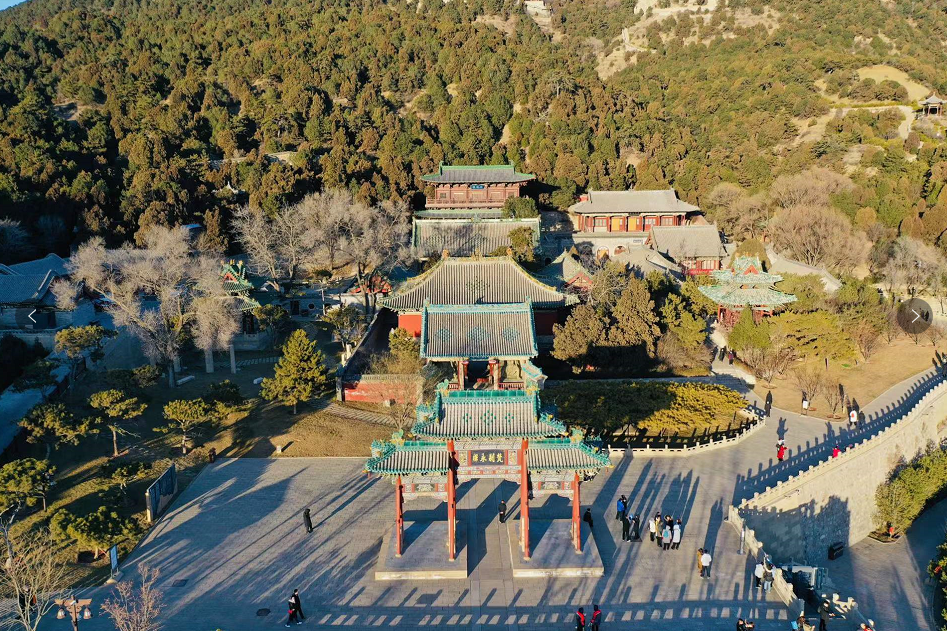 太原天龙山景区冰瀑挂山壁恍若似仙境曲径而通幽