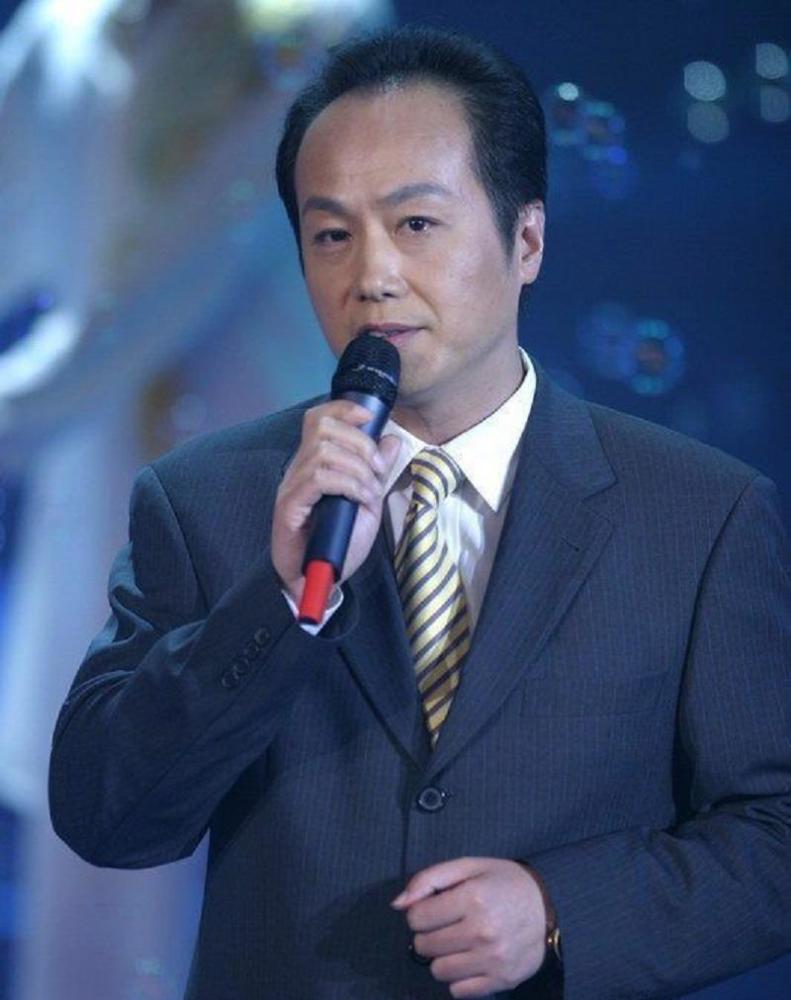 罗京逝世12年母亲至今不知死讯曾哭到晕厥的妻子带儿改嫁富商