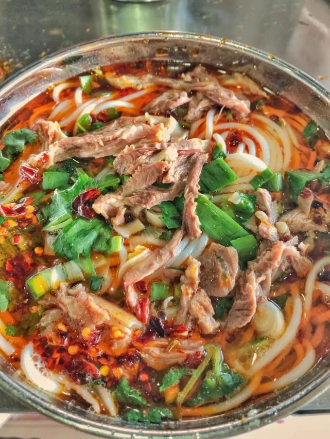 第一把交椅是遵义羊肉粉使得仅仅羊肉粉在贵州就形成了"四大门派"山川