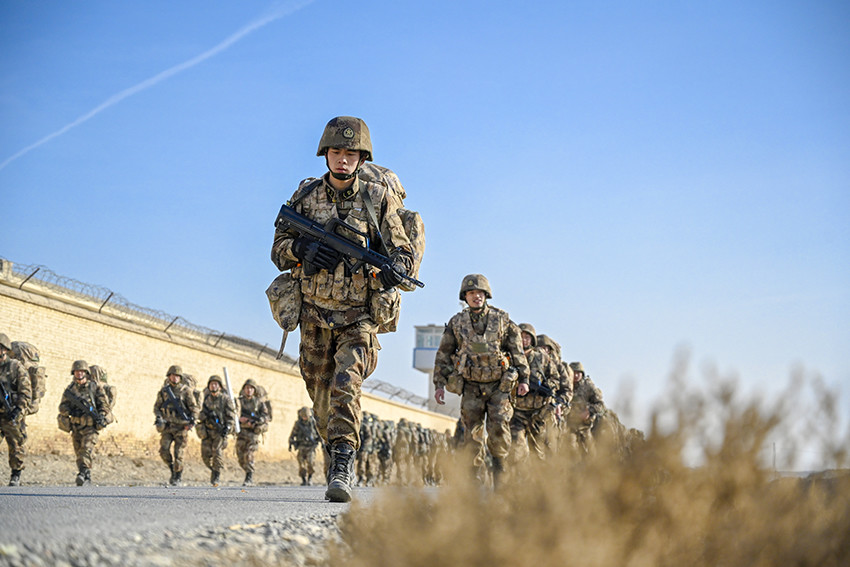 冬季适应性训练,提升部队全时作战能力_腾讯新闻