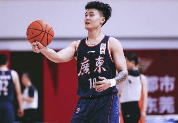 广东宏远 从CBA弃徒到国家队MVP！宏远丑小子书写励志童话，杜锋真没看错人