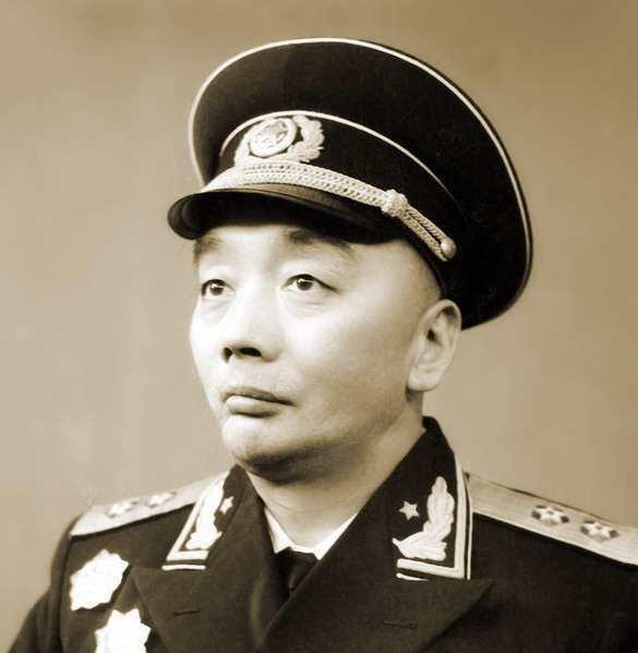 丁盛执掌南京军区时哪五位副司令员资历比他老军衔比他高